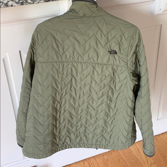 Women’s hunter green north face - Picture 3 of 3